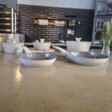 BLACK+DECKER Conjunto de Panelas 5 Peças Ceramic Pro Gourmand Gris – Revestimento Cerâmico Antiaderente, Base Compatível com Indução e Tampas de Vidro com Borda de Silicone – Mist Grey